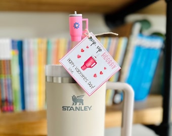 Stanley Tumbler Quencher Cup San Valentín editable imprimible, Tarjeta de maestro Stanley, Cubierta de paja, Etiqueta de San Valentín, Agradecimiento al maestro imprimible