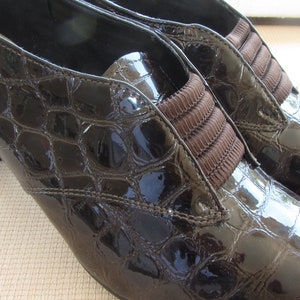 Size 6M Women’s Shoes, Heeled Bootie, Magdesian Brown Patent Leather Alligator Pattern, Leather Upper, Vintage 80s – 90s