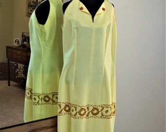 Vtg Yellow Shift Dress w/ Border Print Bottom, Sleeveless, Linen, Bust 42in., Vintage 60s – 70s