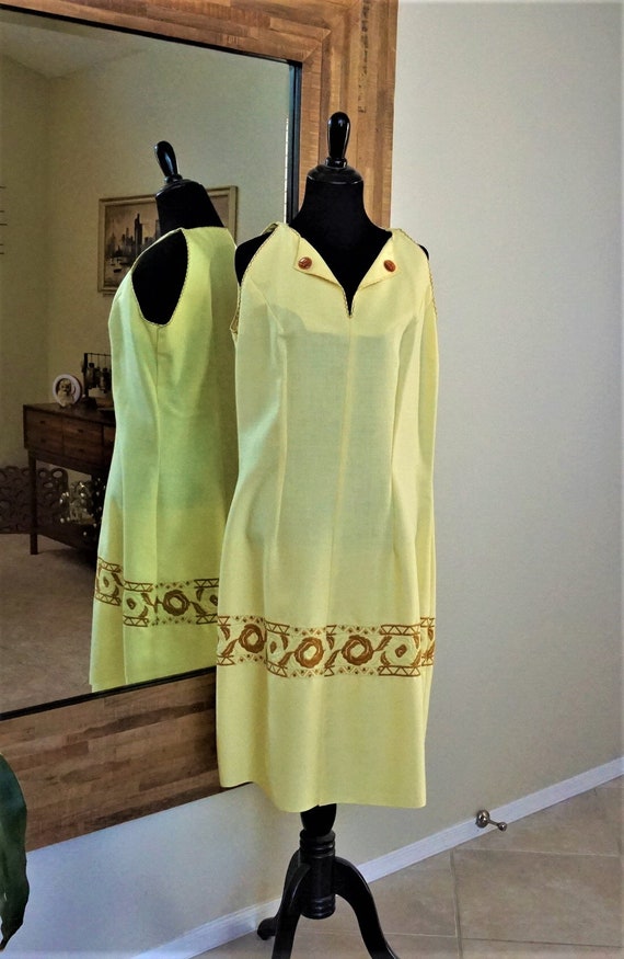 Vtg Yellow Shift Dress w/ Border Print Bottom, Sleeveless, Linen, Bust 42in., Vintage 60s - 70s