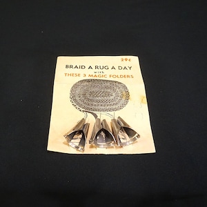 Rug Braiding Tool Set, &quot;Braid a Rug a Day&quot; with 3 Metal Magic Folders on Original Card, Sewing Notions Craft Tool, Vintage 1940s-50s