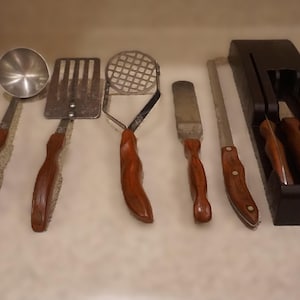 Vtg 8pc Wood Handle Cutco Knives and Utensils w/ Plastic Wall Mount Holder, Vintage Pre-1986