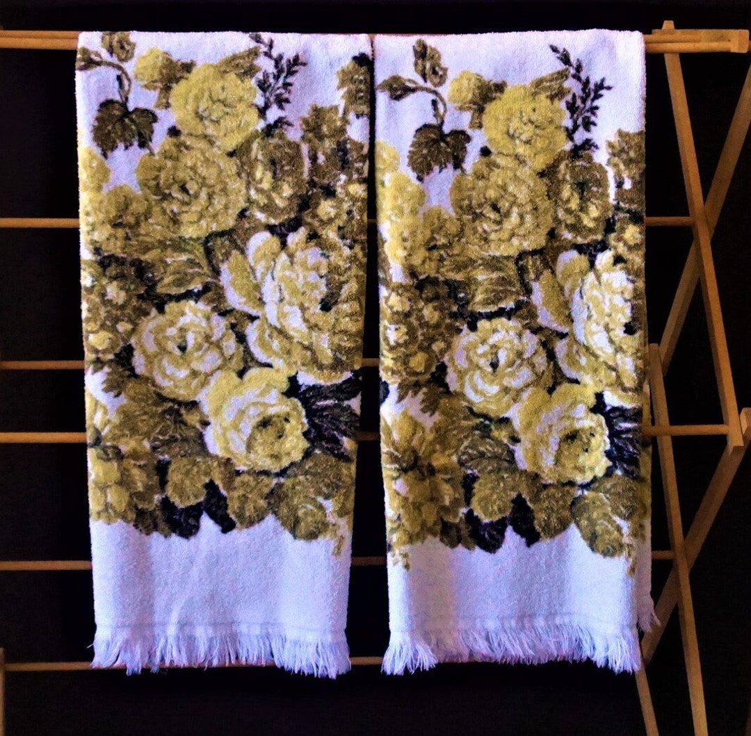 Vtg 1 Pair Green Rose Bath Towels, Shades of Avocado Green Floral, 100