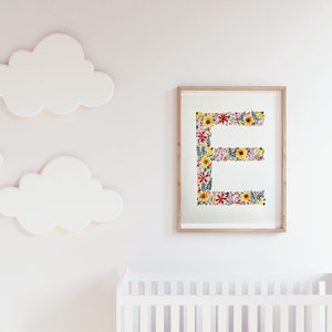 Hecho a la medida: 16x20in Pintura de acuarela inicial de flores silvestres personalizada / Arte de pared de vivero de flores silvestres / Carta floral / Regalo de baby shower