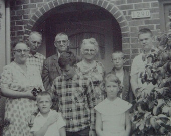 Vintage Family Group Funny Photograph 1960's Found Photo Vernacular Snapshot #50-23
