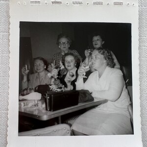 Fotografia originale d'epoca - Ladies Happy Hour - #68-89