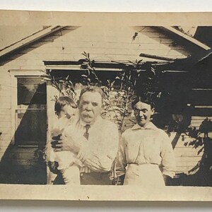 Foto original vintage 'Walrus Bigode' Fotografia de neto dos avós dos anos 1930 #36-48