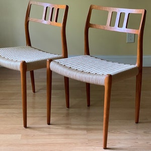 Six Moller Model 79 Dining Side Chairs in teak and black vinyl, set of six image 10