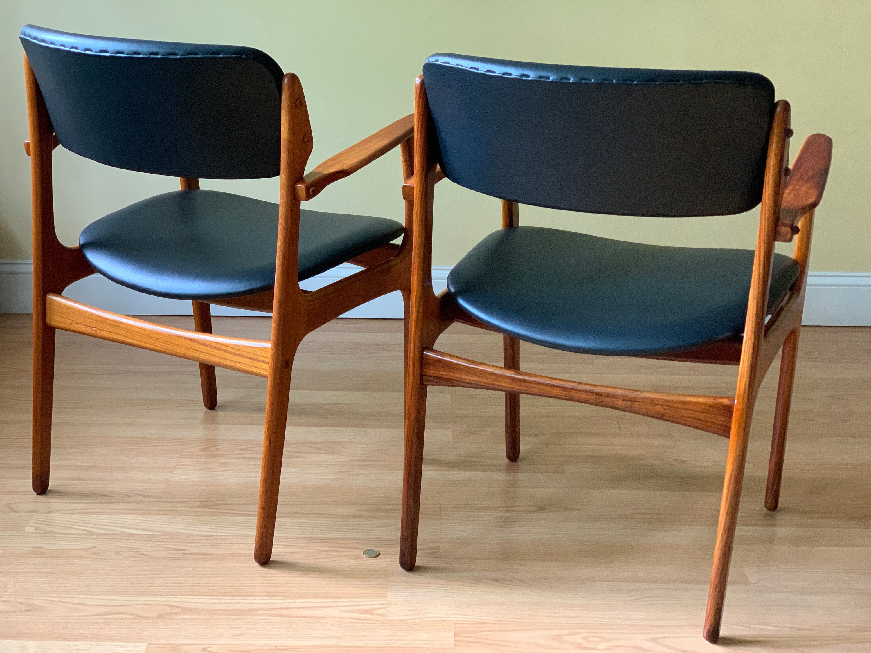 Erik Buch Arm Chair 2脚セット ONE Erik Buch Model #50 Dining Chair, Solid Teak (erik Buck