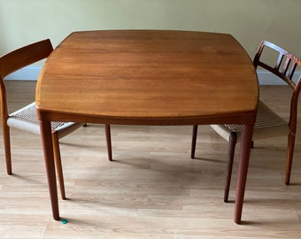 Teak dining extension table for 4 to 10 people (table only)