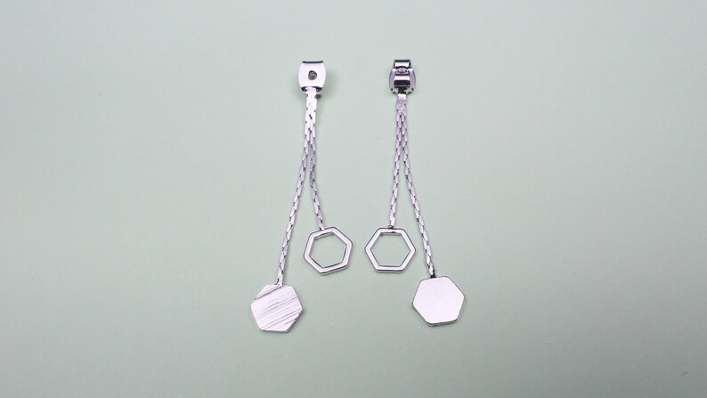 Original rhodium plated brass and copper Palladium Nickel free plating Satin Geometric chain earring stopper 2pcs EM-11R