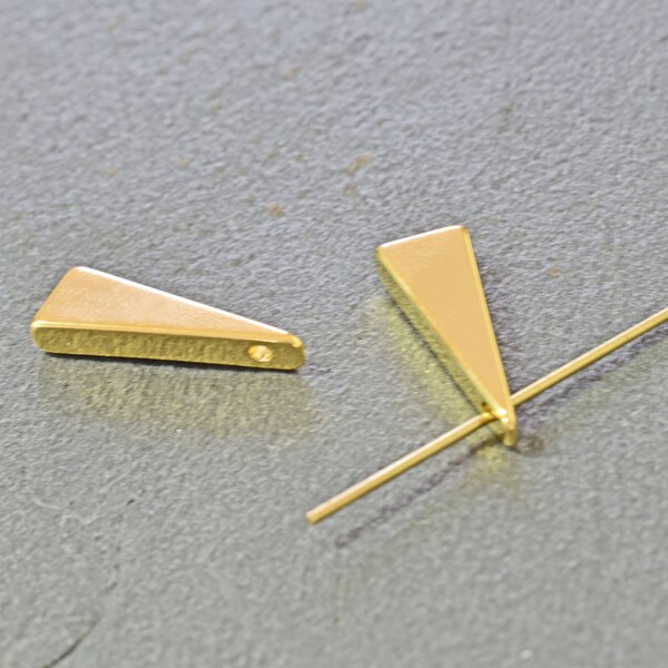 Triangle charm (large), TA-01G, 4pcs, 16K shiny gold plated brass, 20x7mm, 3mm thick, High quality of plating, Not easily tarnished