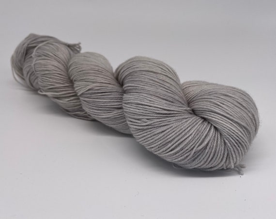 Moonlight - hand-dyed tonal grey sock yarn - 100g (425m)