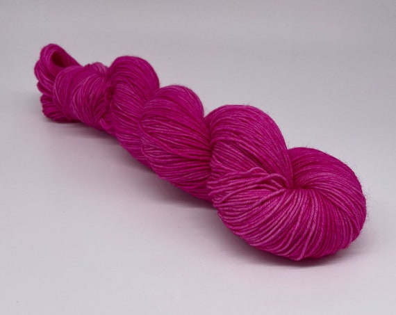 Spring fling - hand-dyed tonal pink super sock yarn - 100g (425m)