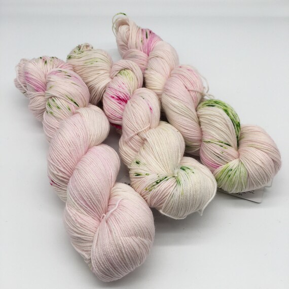 Promises of spring - hand-dyed super sock yarn - 100g
