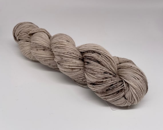 Mushroom - hand-dyed brown speckled super sock yarn - 100g (425m)