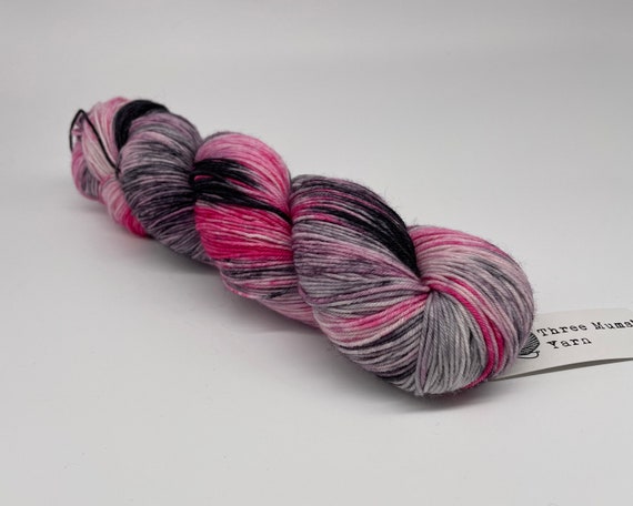 Masquerade - hand-dyed tonal pink grey super sock yarn - 100g (425m)