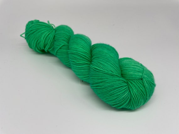 Lime sherbet - hand-dyed pastel lime green tonal super sock yarn - 100g (425m)