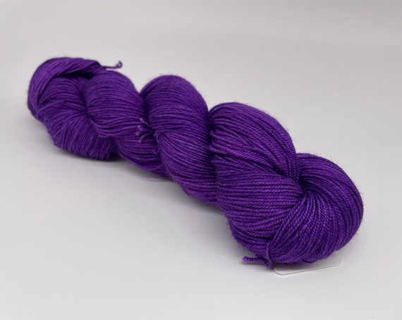 Purple of the year - hand-dyed semi-solid purple merino cashmere silk yarn - 100g (400m)