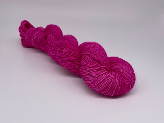 Spring fling - hand-dyed tonal pink super sock yarn - 100g (425m)