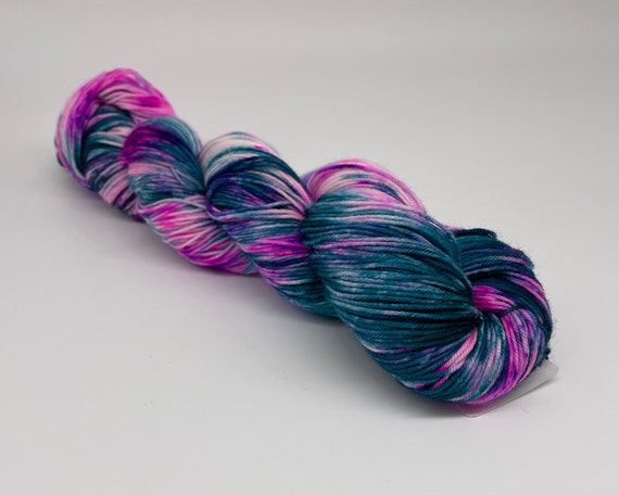 Bird life - hand-dyed variegated teal neon super sock yarn - 100g (425m)