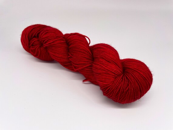 Red carpet treatment - hand-dyed semi-solid red merino cashmere silk yarn - 100g (400m)