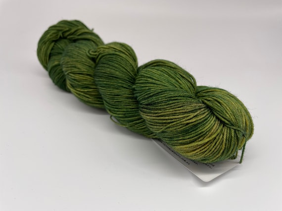 Moss - hand-dyed tonal green super sock yarn - 100g (425m)