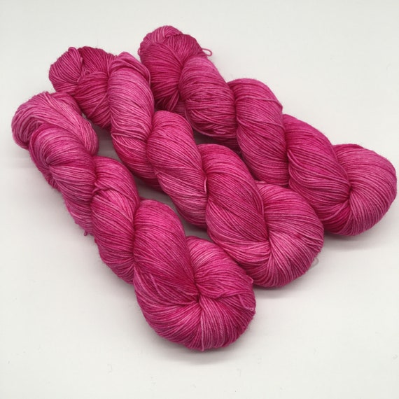 Spring fling - hand-dyed tonal pink super sock yarn - 100g (425m)