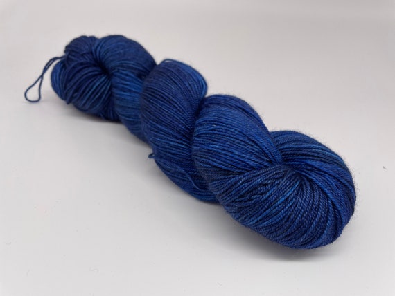 Briny deep - hand-dyed semi-solid blue merino cashmere silk yarn - 100g (400m)