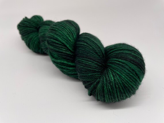 Emerald eyes - tonal dark green hand-dyed semi-solid superwash DK (8 ply) merino yarn - 100g (225m)