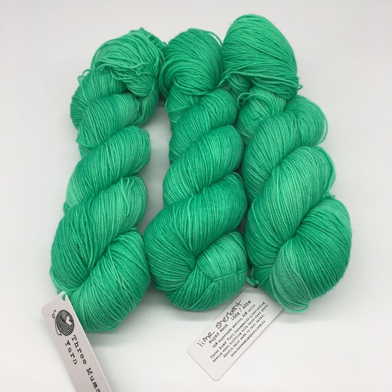 Lime sherbert - hand-dyed semi-solid green super sock yarn - 100g (425m)