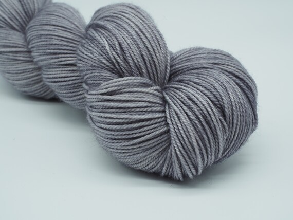 Snow clouds - hand-dyed tonal merino cashmere silk yarn - 100g (400m)