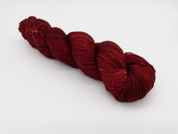 After party - hand-dyed tonal red sock yarn - 100g (425m)