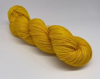Golden dreams - hand-dyed semi-solid tonal yellow merino cashmere silk yarn - 100g (400m)