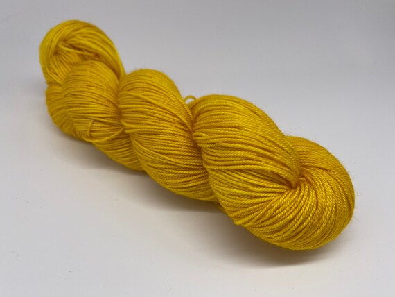 Golden dreams - hand-dyed semi-solid tonal yellow merino cashmere silk yarn - 100g (400m)