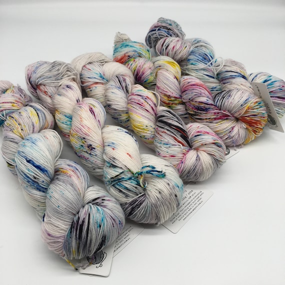 Unicorn trails - hand-dyed rainbow speckled super sock yarn - 100g (425m)
