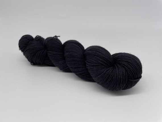 Charcoal - hand-dyed tonal sock yarn - 100g (425m)