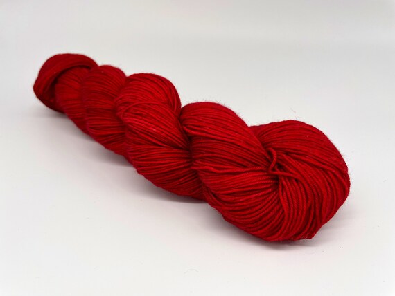 Red carpet treatment - hand-dyed red tonal super sock yarn - 100g (425m)