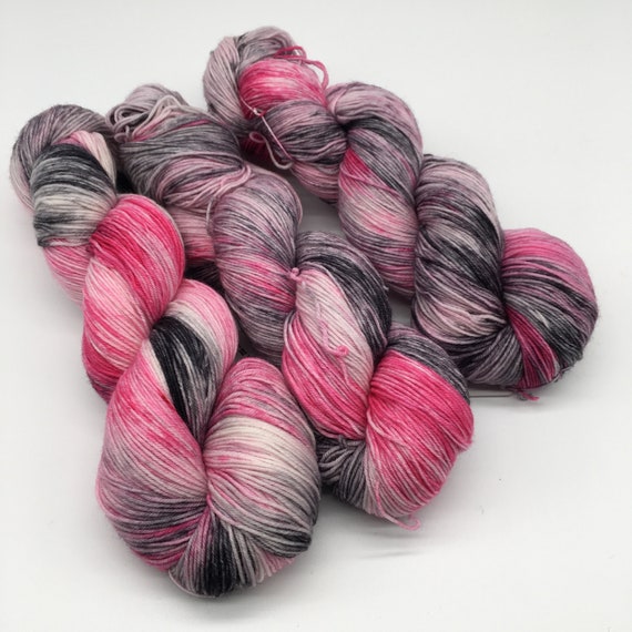 Masquerade - hand-dyed variegated super sock yarn - 100g (425m)