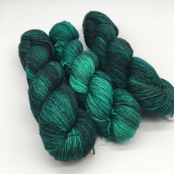 Zoom - hand-dyed, semi-solid green sparkle sock yarn - 100g (400m)
