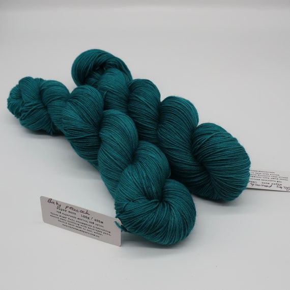 Baby peacock - hand-dyed semi-solid teal super sock yarn - 100g (425m)