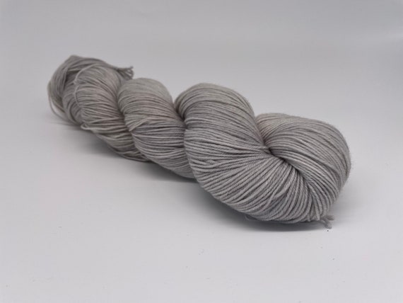 Moonlight - hand-dyed tonal grey sock yarn - 100g (425m)