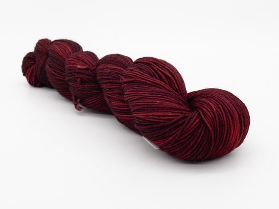 Claret - hand-dyed tonal red sock yarn - 100g (425m)