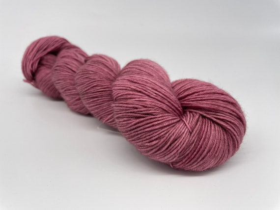 Duchess - hand-dyed mauve sock yarn - 100g (425m)