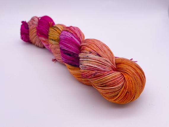 Tiger lily - hand-dyed variegated speckled super sock yarn - 100g (425m)