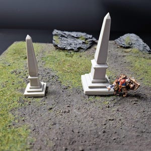 Obelisk Miniaturen Set für 28 mm Kriegsspiele, RPG Dioramen, Fantasy Tabletop Terrain, Antiker Tempel Scatter Landschaftszubehör