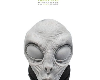 Handcrafted Gray Alien Resin Bust: Sci-Fi Decor (92mm)