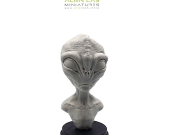 Handmade Resin Alien Bust: Unpainted Horror Figurine (110mm)