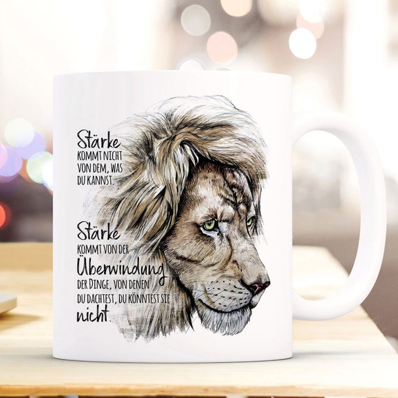 Tasse Becher Motiv Löwe Löwenkopf Spruch Stärke kommt von Überwindung Kaffeebecher Geschenk Spruchbecher ts955
