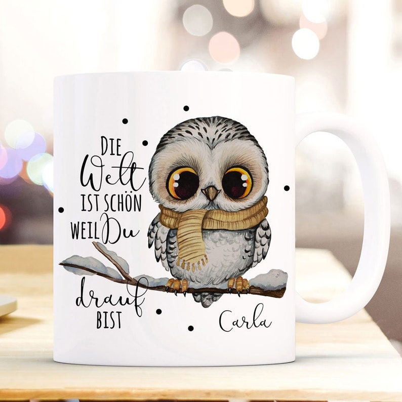 Tasse Becher Kaffeebecher Kaffeetasse mit Eule owl Eulchen Die Welt ist schön weil du drauf bist Eule auf Ast Wunschname Name ts1076 weiß